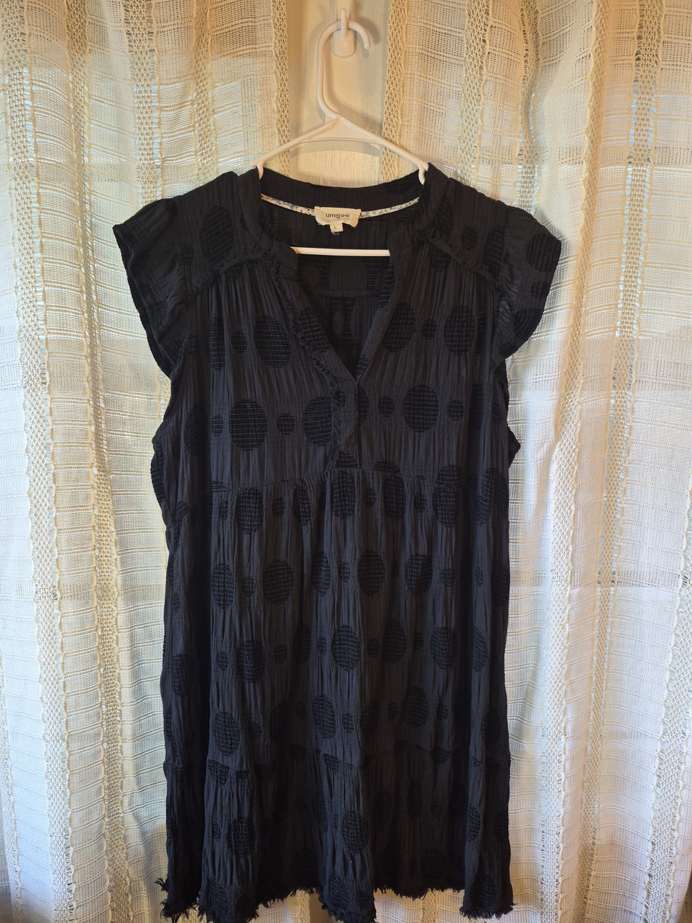 Umgee Black Dot-Textured Cap Sleeve Tunic Top Size Large